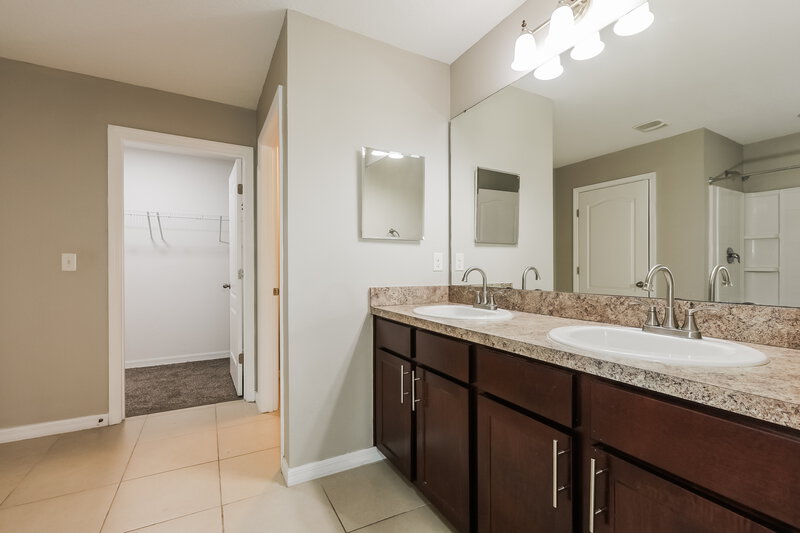 2,065/Mo, 1806 Greenwood Valley Dr Plant City, FL 33563 Main Bathroom View
