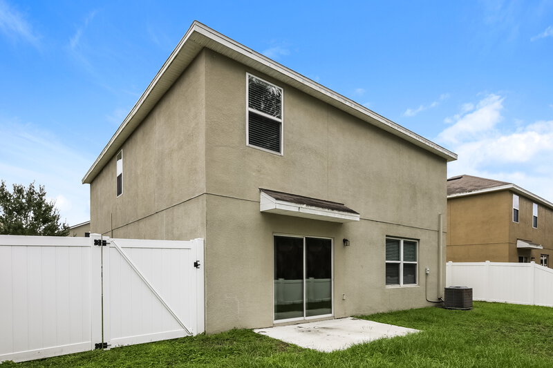 2,065/Mo, 1806 Greenwood Valley Dr Plant City, FL 33563 Rear View