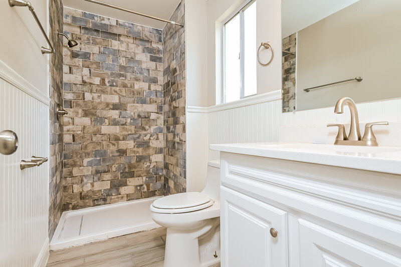 3,320/Mo, 2304 Silver Hill Ct Valrico, FL 33594 Bathroom View