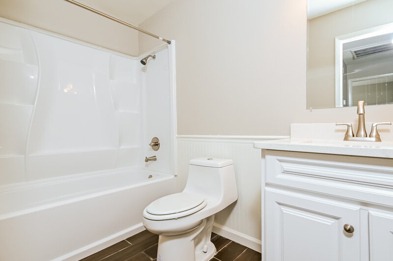 3,320/Mo, 2304 Silver Hill Ct Valrico, FL 33594 Bathroom View 2