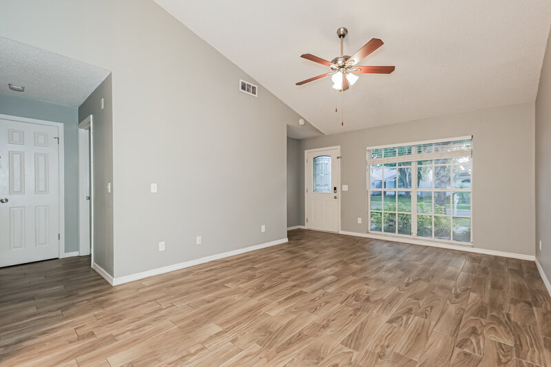 2,290/Mo, 9715 Little Pond Way Tampa, FL 33647 Living Room View