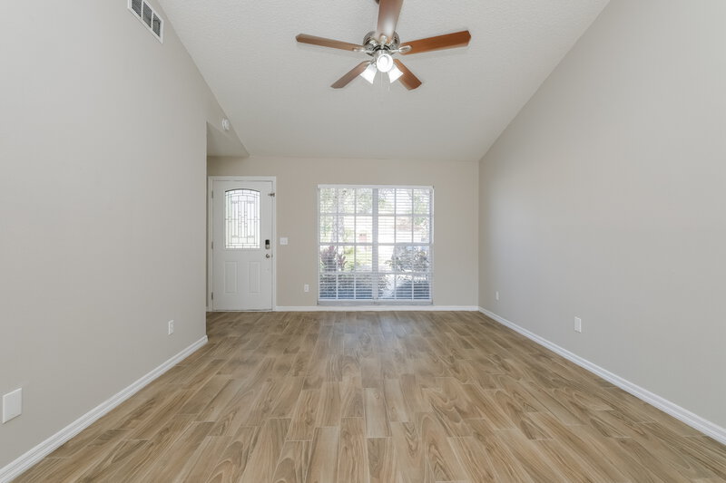 2,160/Mo, 9715 Little Pond Way Tampa, FL 33647 Living Room View 2