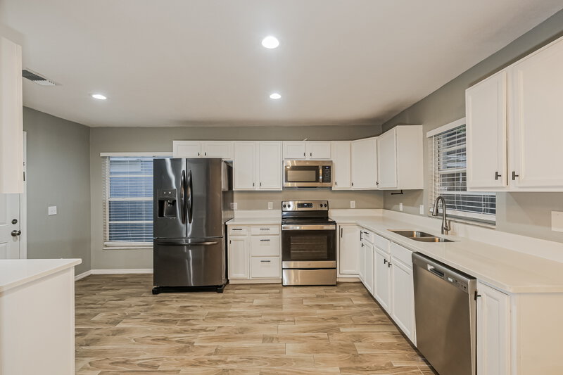 2,290/Mo, 9715 Little Pond Way Tampa, FL 33647 Kitchen View