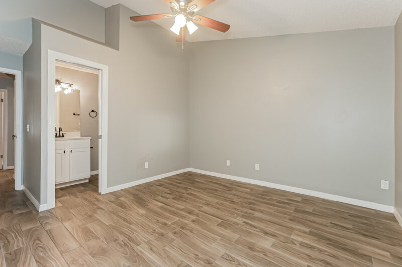 2,290/Mo, 9715 Little Pond Way Tampa, FL 33647 Main Bedroom View