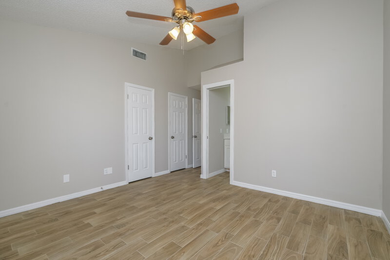 2,160/Mo, 9715 Little Pond Way Tampa, FL 33647 Main Bedroom View 2