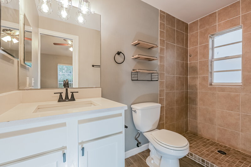 2,290/Mo, 9715 Little Pond Way Tampa, FL 33647 Main Bathroom View