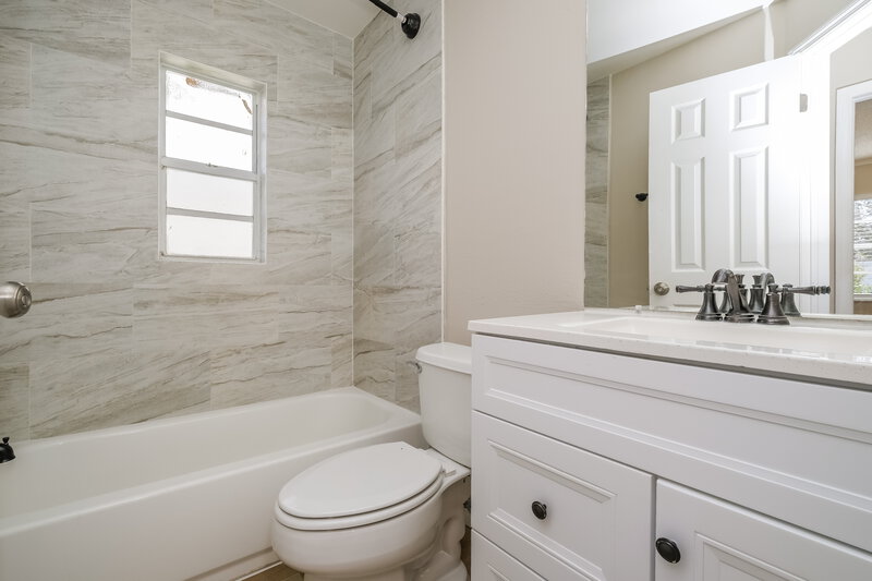 2,160/Mo, 9715 Little Pond Way Tampa, FL 33647 Bathroom View