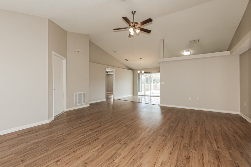 1,910/Mo, 38926 Carr Dr Zephyrhills, FL 33540 Living Room View