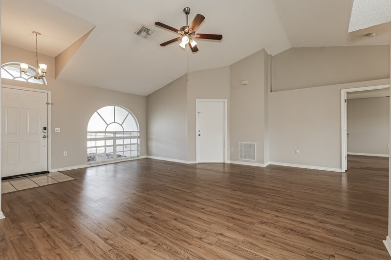 1,910/Mo, 38926 Carr Dr Zephyrhills, FL 33540 Living Room View 2