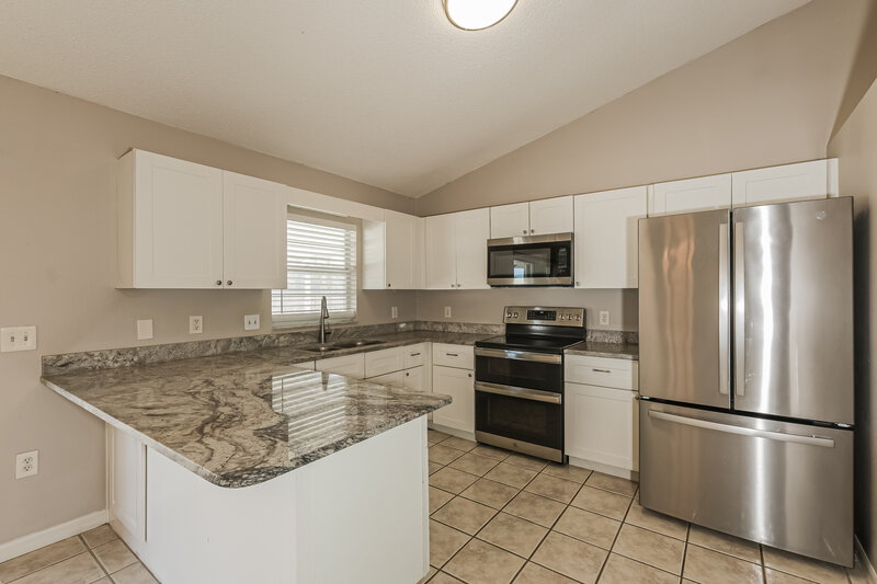 1,910/Mo, 38926 Carr Dr Zephyrhills, FL 33540 Kitchen View 2