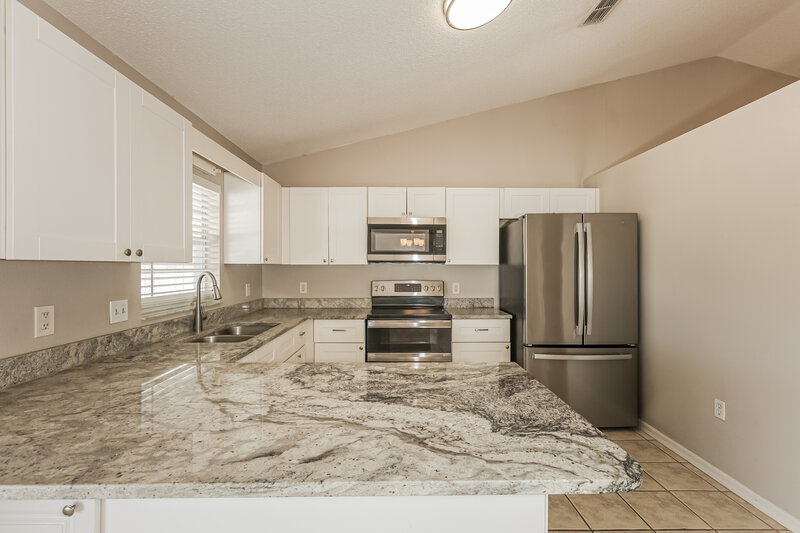 1,910/Mo, 38926 Carr Dr Zephyrhills, FL 33540 Kitchen View 3