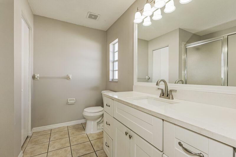 1,910/Mo, 38926 Carr Dr Zephyrhills, FL 33540 Main Bathroom View