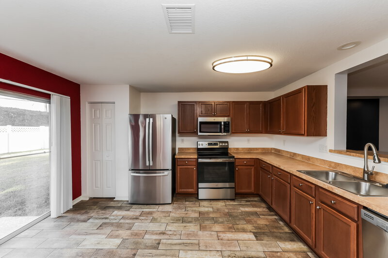 2,065/Mo, 7406 Bridgeview Dr Wesley Chapel, FL 33545 Kitchen View 2