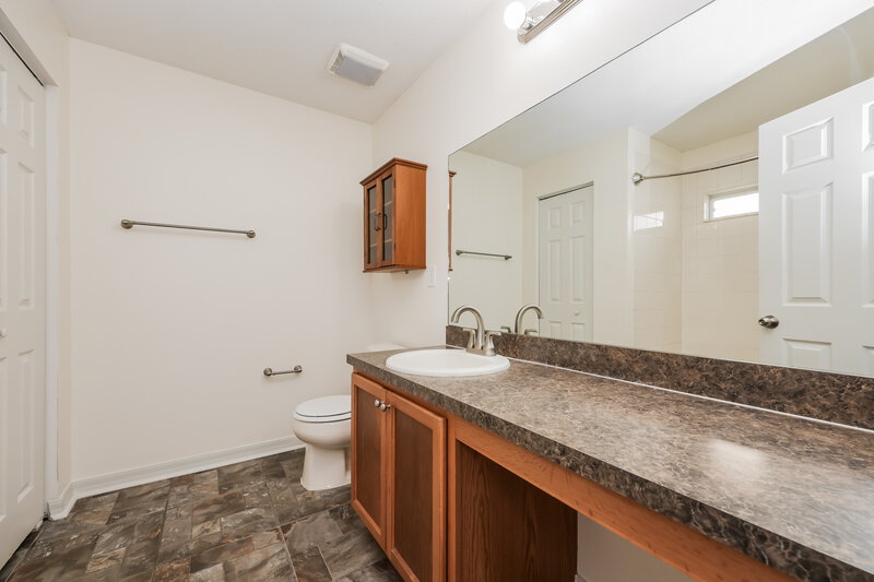 2,065/Mo, 7406 Bridgeview Dr Wesley Chapel, FL 33545 Main Bathroom View