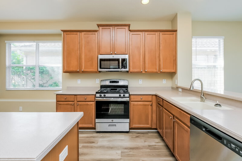 2,545/Mo, 5234 Clover Mist Dr Apollo Beach, FL 33572 Kitchen View 2