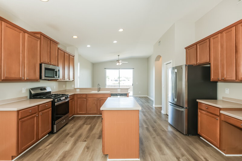 2,315/Mo, 5234 Clover Mist Dr Apollo Beach, FL 33572 Kitchen View