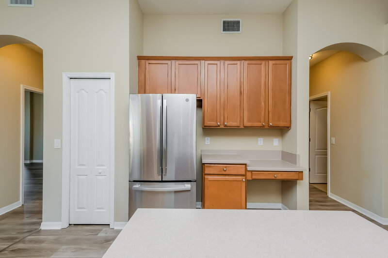 2,545/Mo, 5234 Clover Mist Dr Apollo Beach, FL 33572 Kitchen View 3