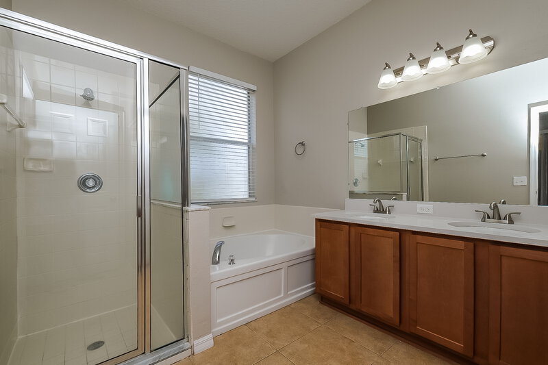 3,490/Mo, 3879 Braemere Dr Spring Hill, FL 34609 Main Bathroom View