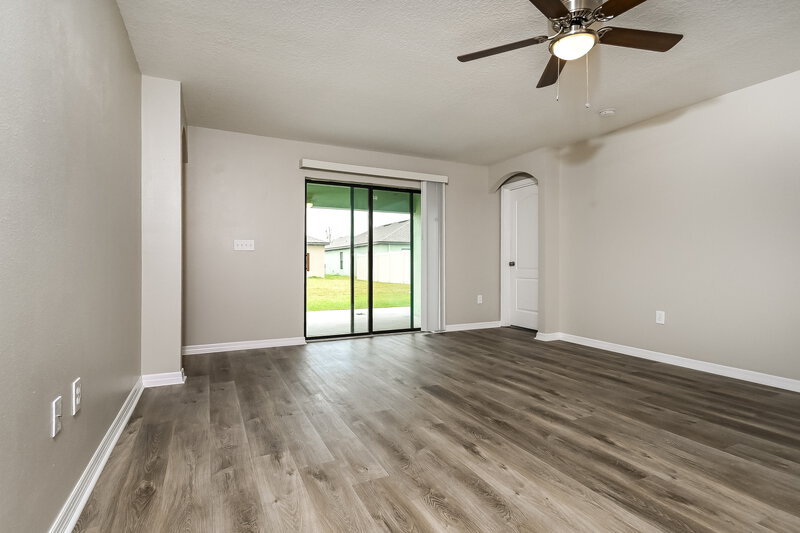 3,340/Mo, 920 Wynnmere Walk Ave Ruskin, FL 33570 Living Room View 2