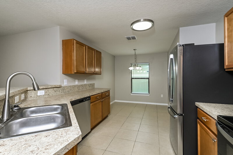 3,340/Mo, 920 Wynnmere Walk Ave Ruskin, FL 33570 Kitchen View