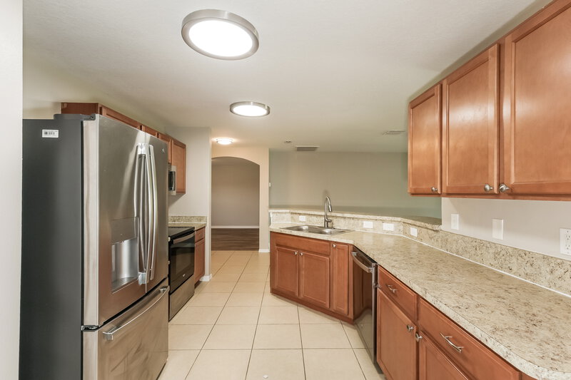 2,125/Mo, 920 Wynnmere Walk Ave Ruskin, FL 33570 Kitchen View 2
