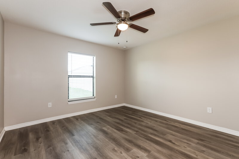 2,125/Mo, 920 Wynnmere Walk Ave Ruskin, FL 33570 Main Bedroom View