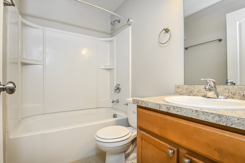 3,340/Mo, 920 Wynnmere Walk Ave Ruskin, FL 33570 Bathroom View