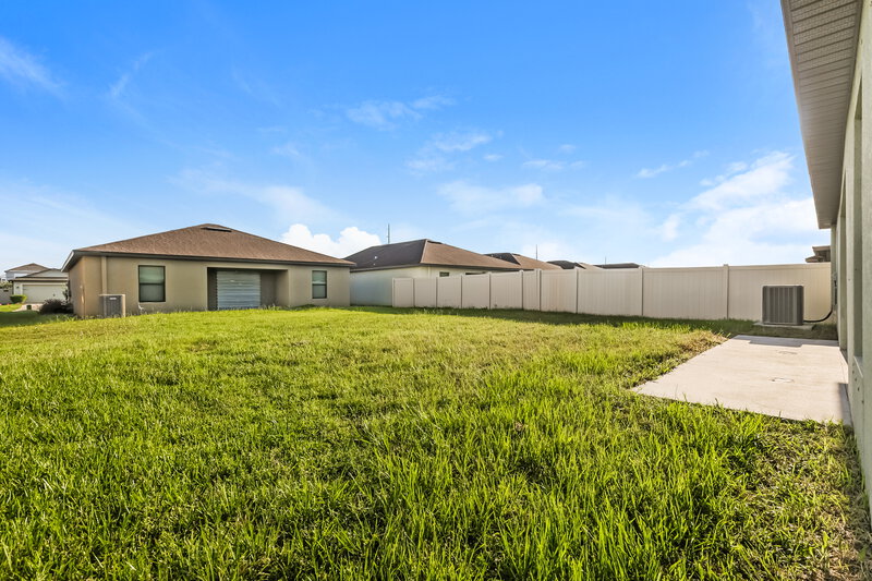 2,125/Mo, 920 Wynnmere Walk Ave Ruskin, FL 33570 Exterior View