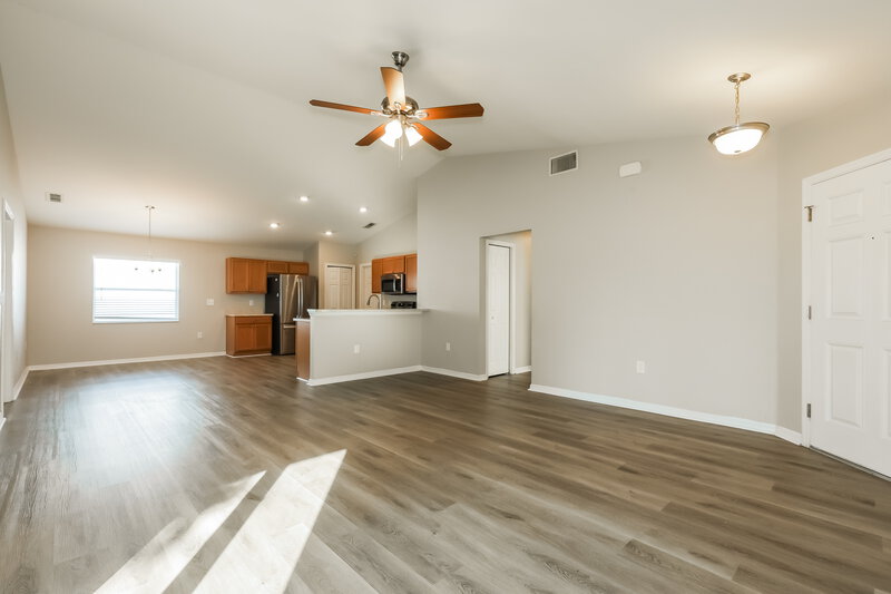 1,840/Mo, 11341 Southwind Lake Dr Gibsonton, FL 33534 Living Room View 2