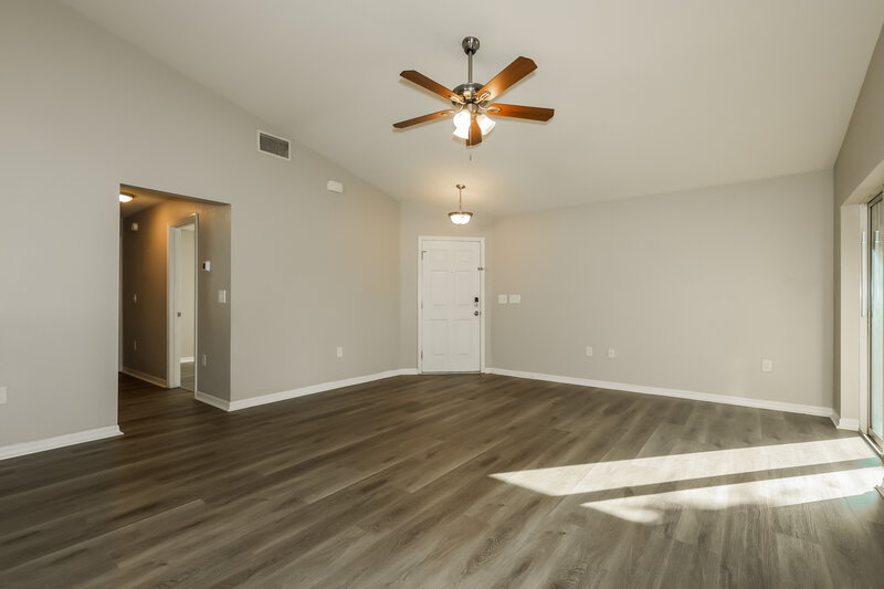 1,840/Mo, 11341 Southwind Lake Dr Gibsonton, FL 33534 Living Room View 3