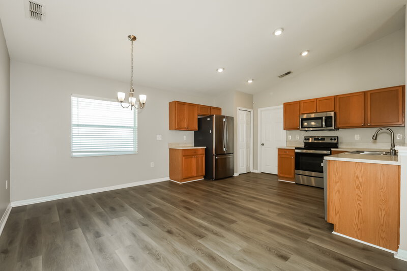 1,840/Mo, 11341 Southwind Lake Dr Gibsonton, FL 33534 Dining Room View 2