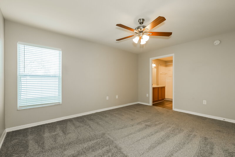 1,840/Mo, 11341 Southwind Lake Dr Gibsonton, FL 33534 Main Bedroom View
