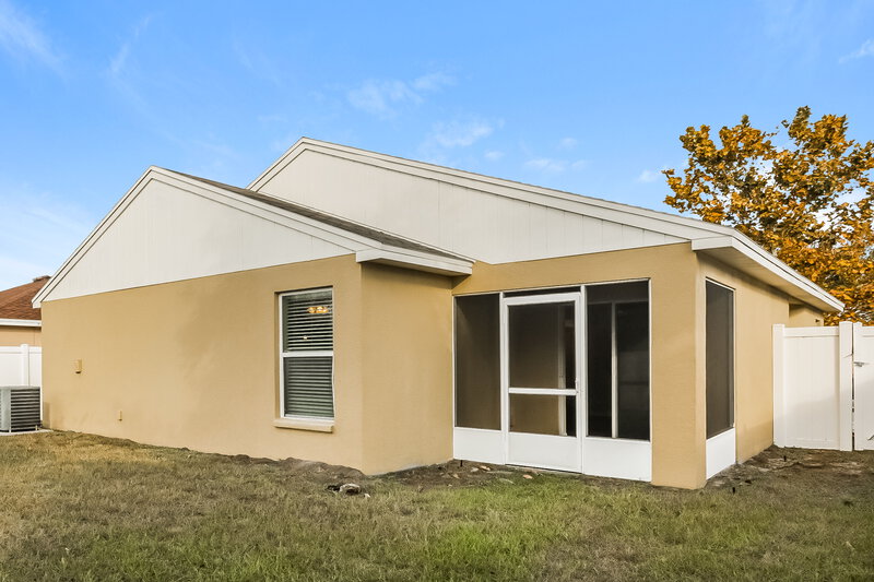 1,840/Mo, 11341 Southwind Lake Dr Gibsonton, FL 33534 Rear View