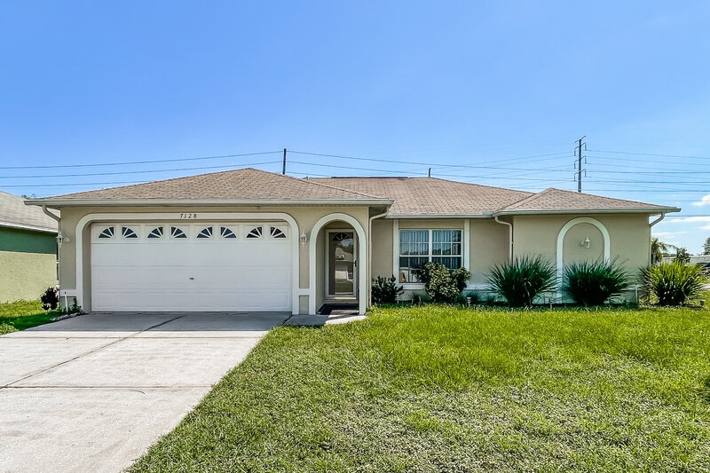 2,105/Mo, 7128 Planza Ct New Port Richey, FL 34653 External View