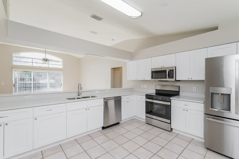 2,400/Mo, 24450 Painter Dr Land O' Lakes, FL 34639 Kitchen View