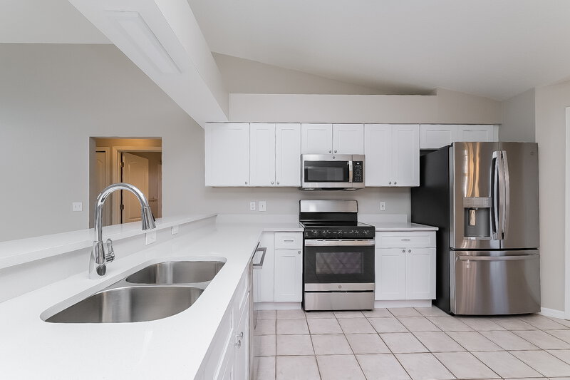 2,400/Mo, 24450 Painter Dr Land O' Lakes, FL 34639 Kitchen View 2