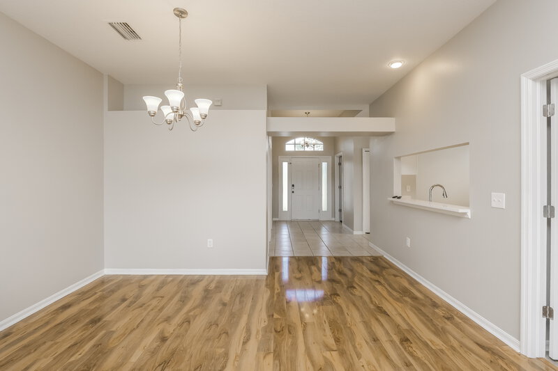 2,270/Mo, 6751 Monarch Park Dr Apollo Beach, FL 33572 Dining Room View 2