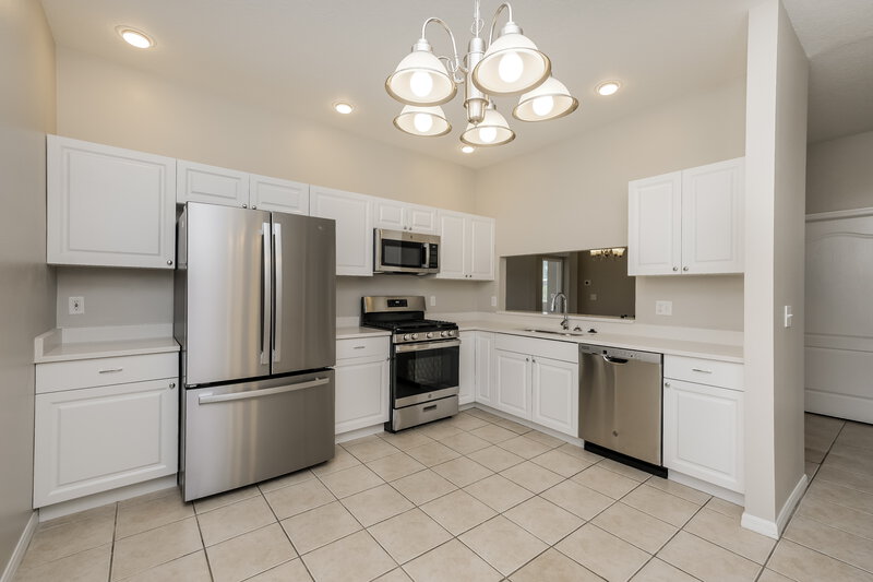 2,270/Mo, 6751 Monarch Park Dr Apollo Beach, FL 33572 Kitchen View