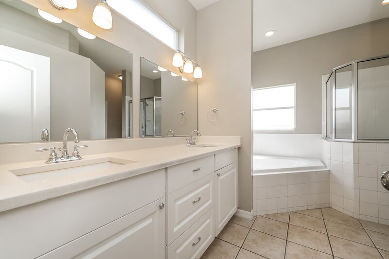 2,245/Mo, 6751 Monarch Park Dr Apollo Beach, FL 33572 Main Bathroom View