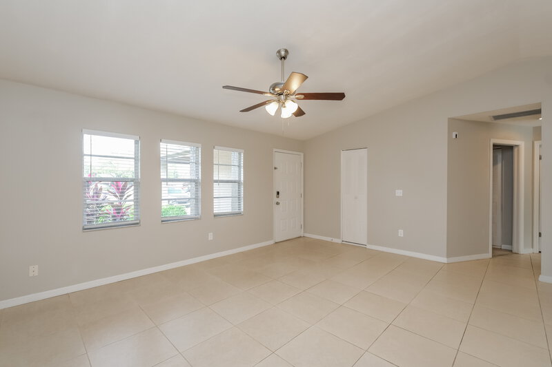 2,560/Mo, 5010 Carrollwood Meadows Dr Tampa, FL 33625 Living Room View 3