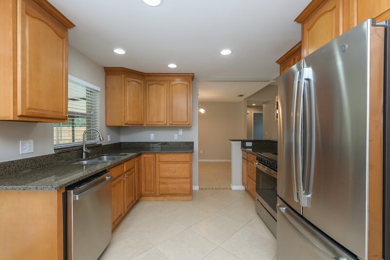 2,560/Mo, 5010 Carrollwood Meadows Dr Tampa, FL 33625 Kitchen View