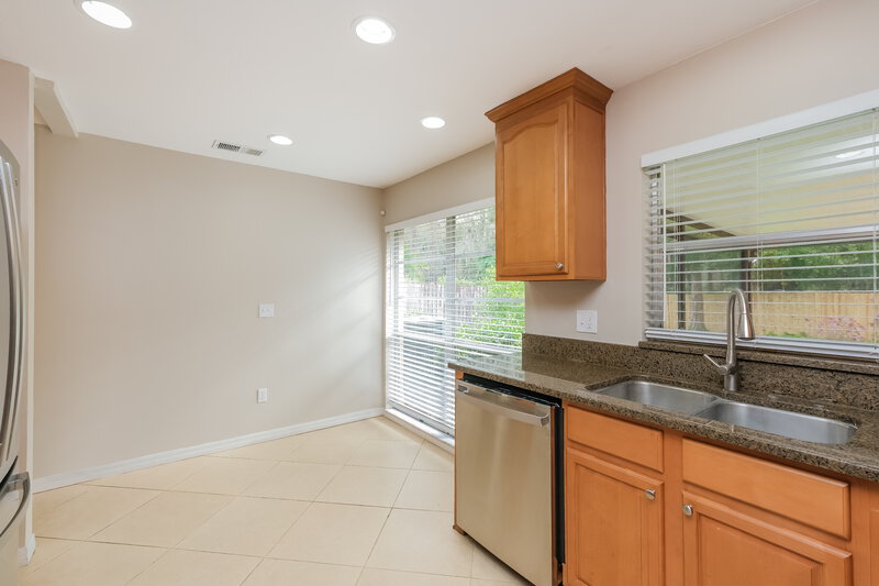 2,560/Mo, 5010 Carrollwood Meadows Dr Tampa, FL 33625 Kitchen View 2
