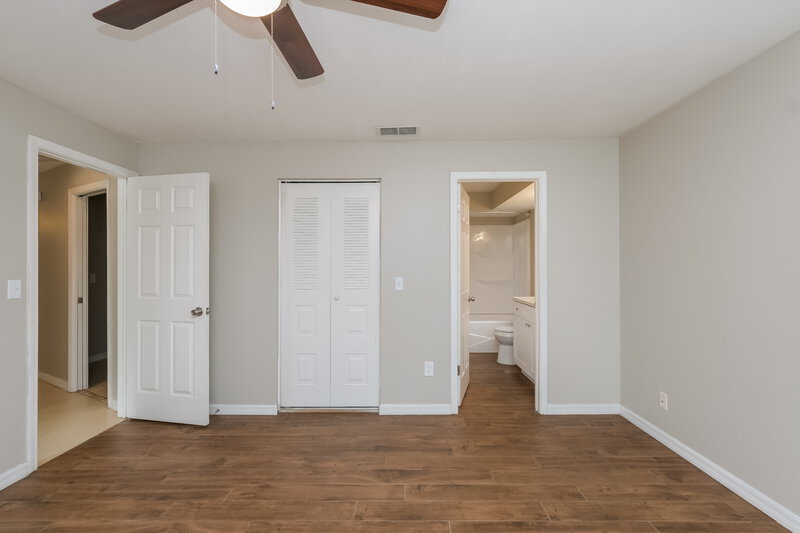 2,560/Mo, 5010 Carrollwood Meadows Dr Tampa, FL 33625 Main Bedroom View