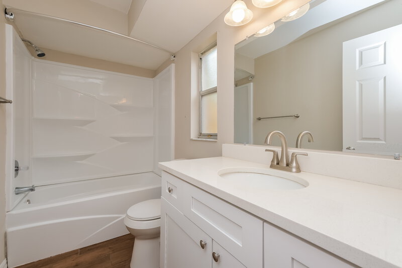 2,560/Mo, 5010 Carrollwood Meadows Dr Tampa, FL 33625 Main Bathroom View