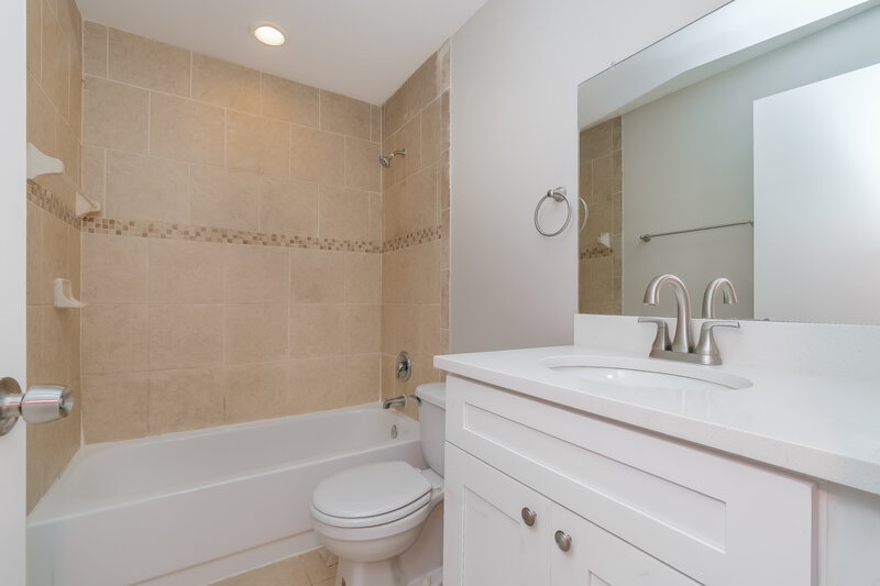 2,560/Mo, 5010 Carrollwood Meadows Dr Tampa, FL 33625 Bathroom View