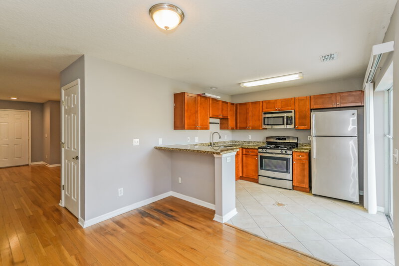 2,135/Mo, 15017 Deer Meadow Dr Lutz, FL 33559 Kitchen View 2