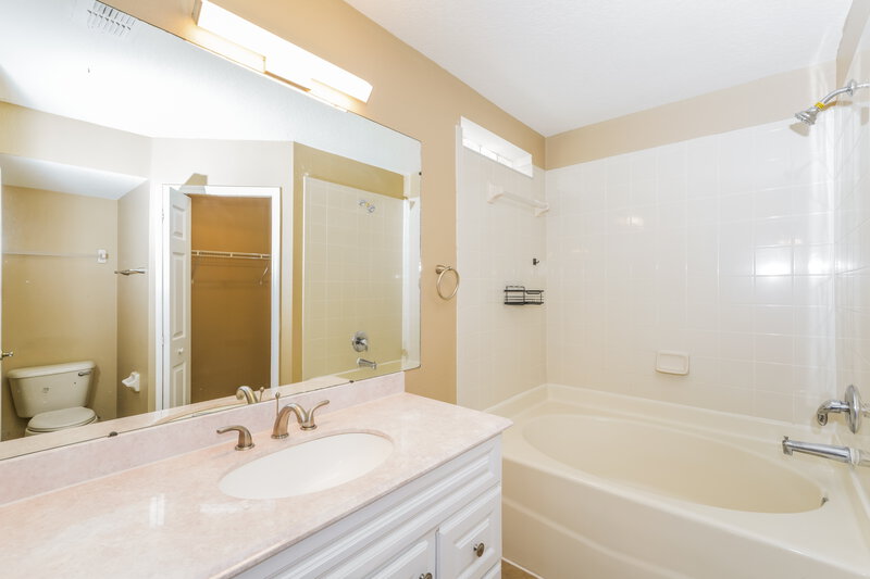 2,135/Mo, 15017 Deer Meadow Dr Lutz, FL 33559 Bathroom View