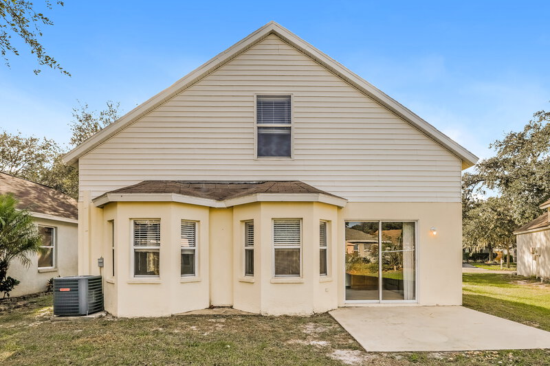 2,135/Mo, 15017 Deer Meadow Dr Lutz, FL 33559 Rear View