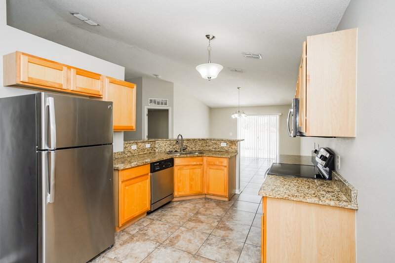 2,065/Mo, 1602 Alhambra Crest Dr Ruskin, FL 33570 Kitchen View