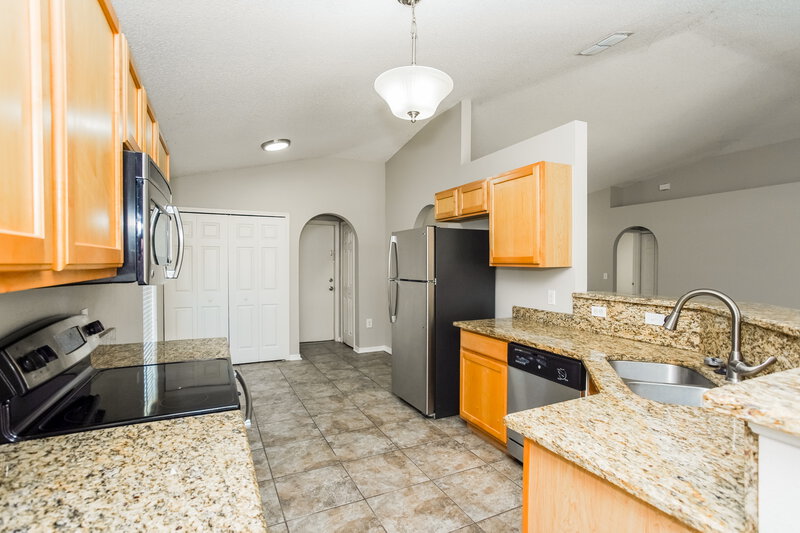 2,065/Mo, 1602 Alhambra Crest Dr Ruskin, FL 33570 Kitchen View 2